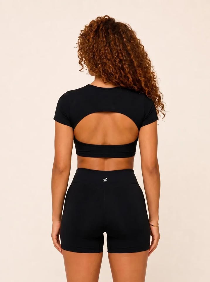 Ensemble de sport dos nu femme