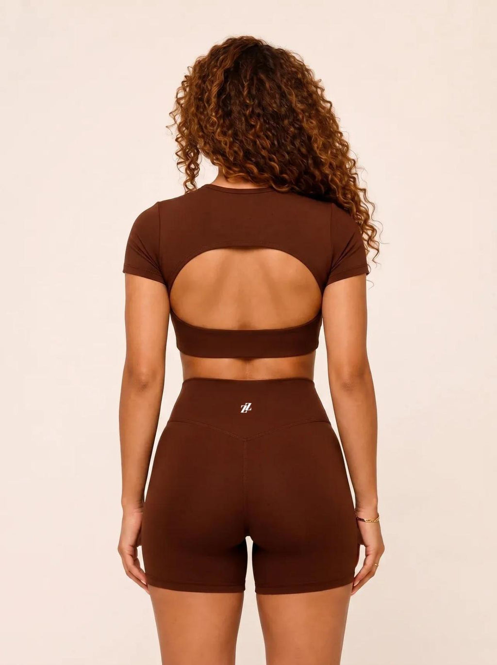 Ensemble de sport dos nu femme