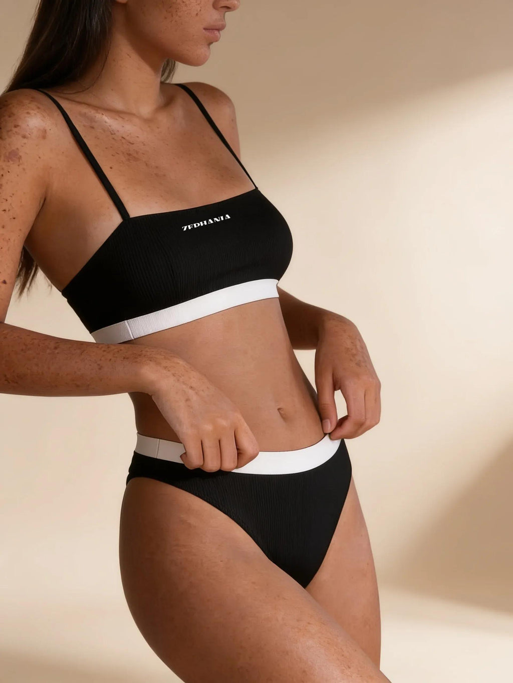 Bikini noir bande blanche