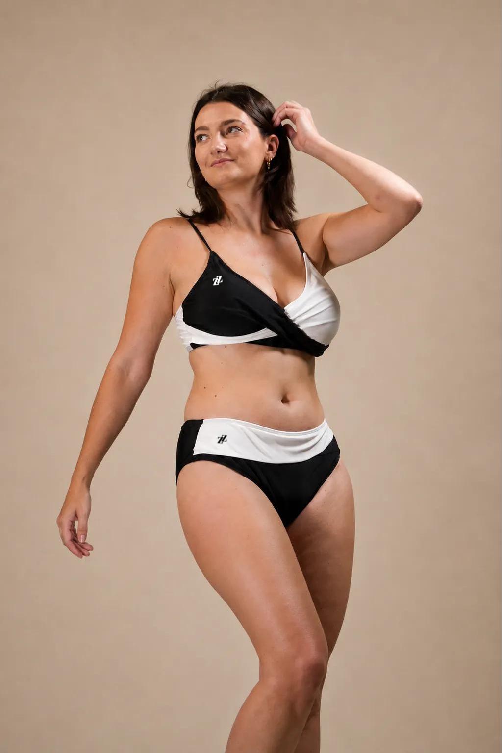Maillot de bain noir et blanc twist