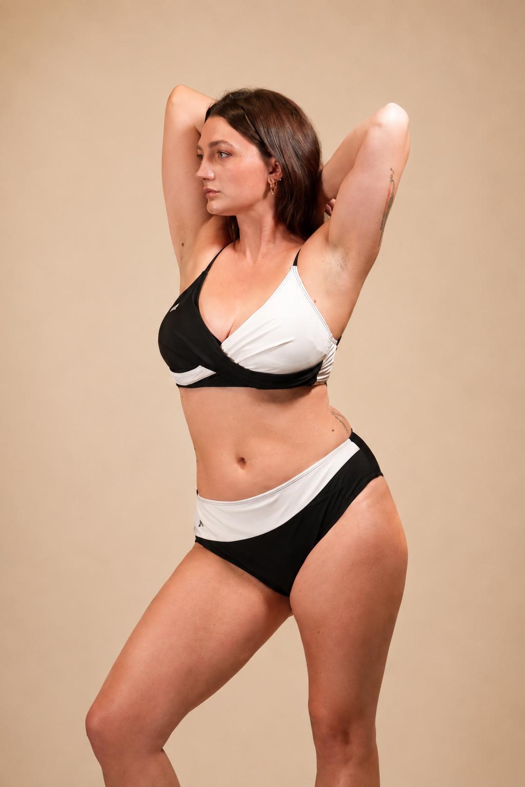Maillot de bain noir et blanc twist