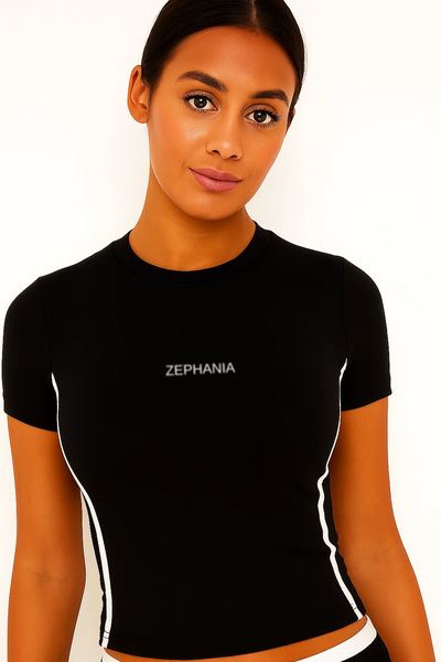T-shirt Femme Minimaliste Noir avec Logo ZEPHANIA